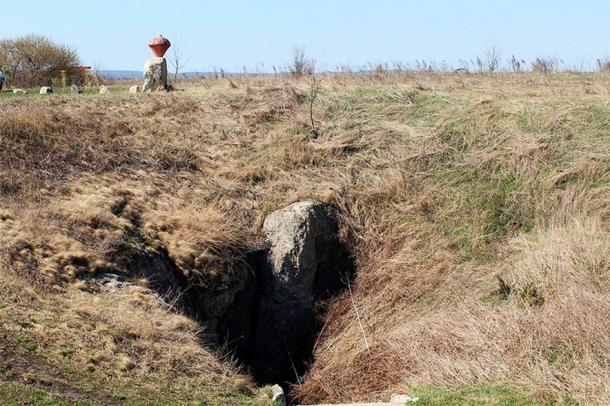 The hidden entrance to Verteba Cave in the Ukraine. (Педагог Світлана / CC BY-SA 4.0)