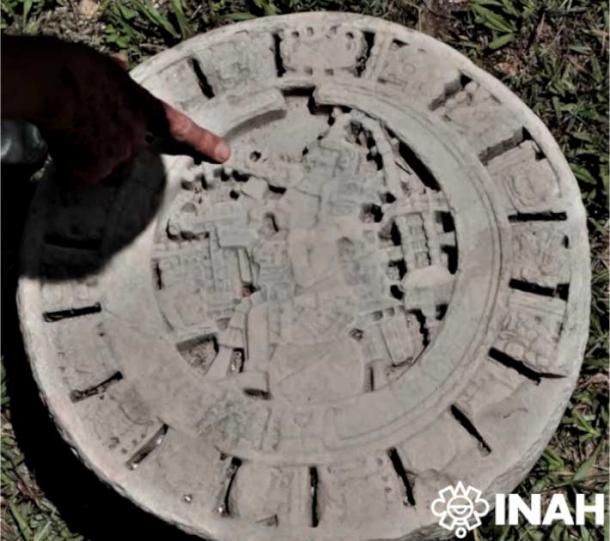 The hieroglyphics on the front of the heavy disk were mainly readable, but the actual rulers name was impossible to decipher. (INAH)