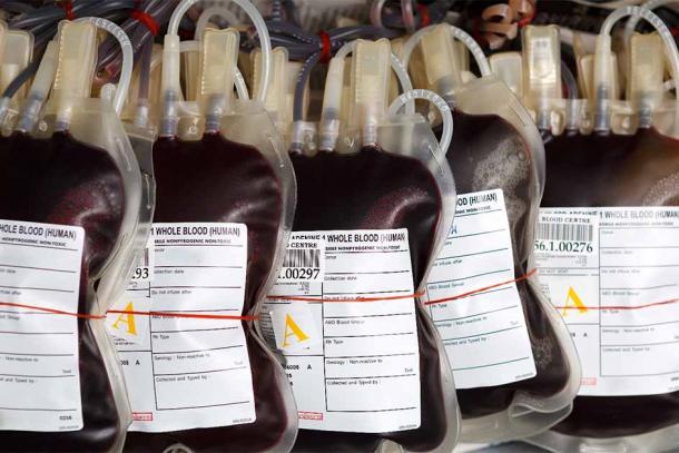 Beber sangre humana, lo más fresca posible, era probablemente el tipo de medicina para cadáveres más popular. (Surah Nualpradid / Adobe Stock)