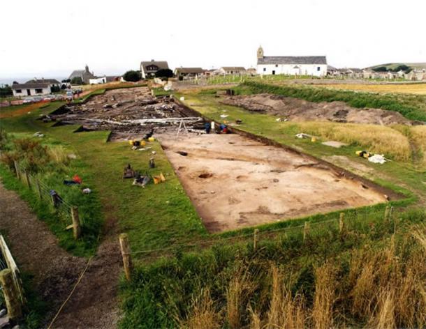 Área de excavación alrededor de la iglesia de St Colman, Portmahomack. (herencia FAS)