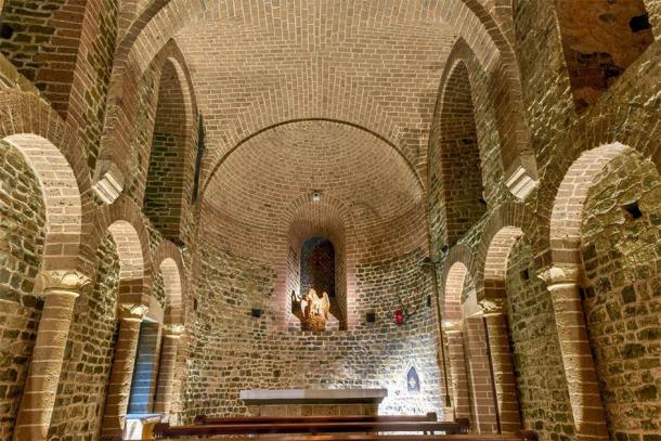 Vue intérieure de la chapelle inférieure de la basilique du Saint-Sang (demerzel21 / Adobe Stock)