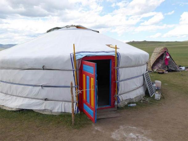 Casa actual en el campo mongol, conocida como ger (mongol) o yurta (ruso). (Christina Warinner)
