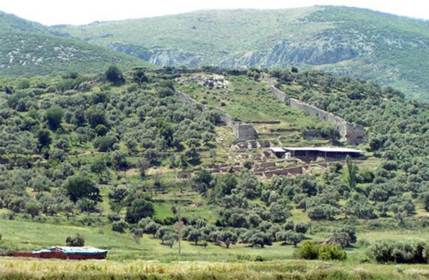 The upper, hillside area of Metropolis where the water cisterns were recently discovered. (DiaboloDave at English Wikipedia / Public domain)