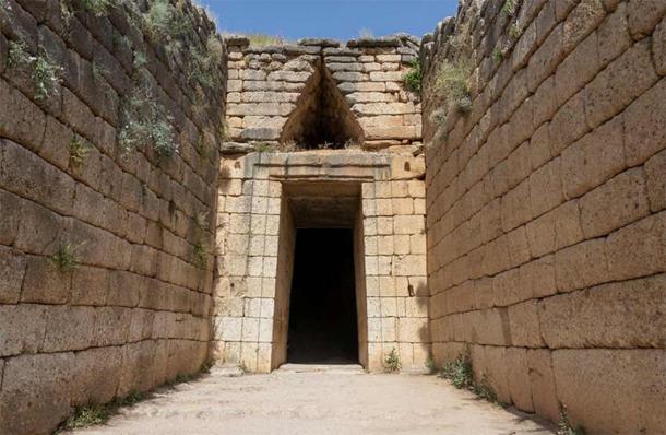 The Treasury of Atreus or Tomb of Agamemnon is a large tholos or beehive tomb on Panagitsa Hill at Mycenae, Greece, constructed during the Bronze Age around 1250 BC (CC BY-NC-ND 2.0)