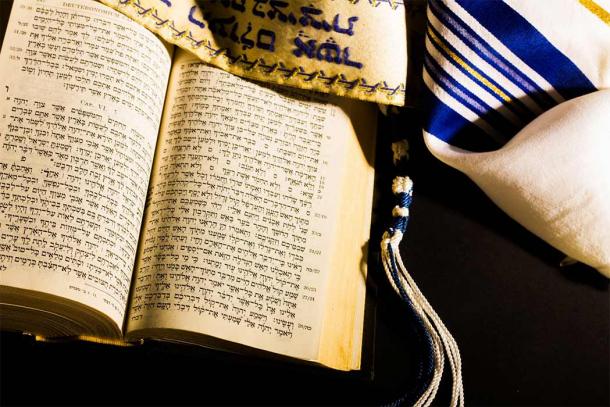 The Torah refers to the tzitzit, the four tassels (MiniMoon Photo / Adobe Stock)
