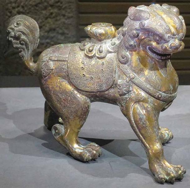 Gilt bronze lion from China, Five Dynasties period-Liao dynasty, (10th century) Tokyo National Museum (CC0)