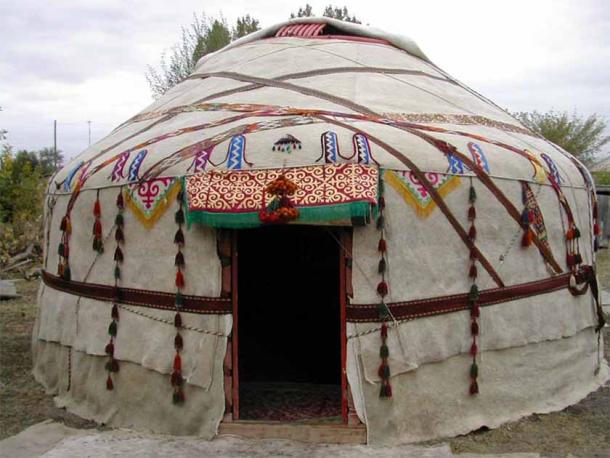 A traditional, felt covered Kazakh yurt (Lilly15 / CC BY SA 3.0)