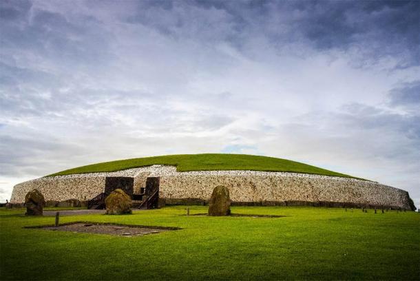 Newgrange, Boyne Valley, Ireland. (Yggdrasill /Adobe Stock)