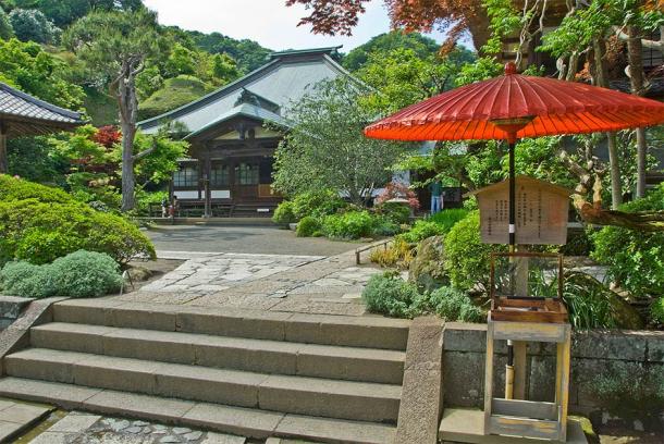 The main hall of Kaizo-ji Temple, Kamakura. The Main Hall (Tarourashima / Public domain)