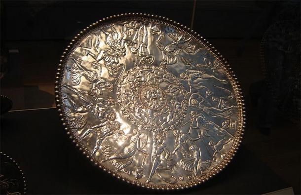 The great plate of Bacchus in the Mildenhall Treasure; taken in the British Museum. (I, Estel / CC BY-SA 3.0)