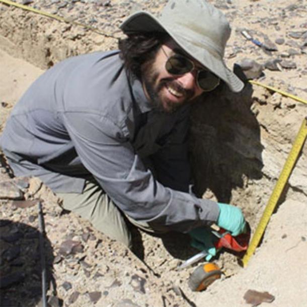 UC Berkeley archaeologist A.J. White digs up sediment in search of ancient fecal stanols of Cahokia tribe. (Danielle McDonald)