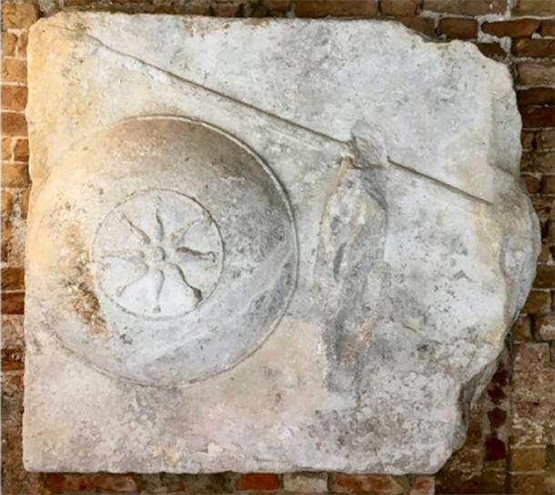 Continuing the spear would make the block the right size for a casing for the sarcophagus. (Image: Andrew Chugg)