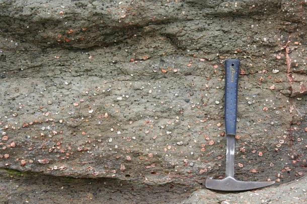 Ejemplo de minerales de zeolita en North Mountain Basalt (Jurassic) en Ross Creek, Nueva Escocia, Canadá. (Michael C. Rygel/CC BY SA 3.0)