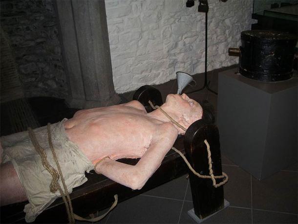 Water and rack in the torture museum in the Castle of the Counts, Ghent, Belgium (CC by SA 2.0)