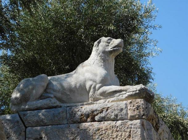 A lo largo de la historia ha habido muchos perros famosos. Estatua de perro en el cementerio de Keramikos en Atenas, Grecia. (Constantinos/Adobe Stock)