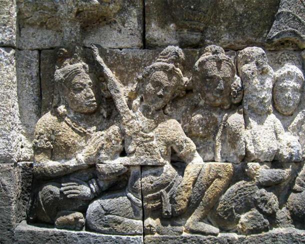 A bas-relief on the wall of Borobudur of a man holding a medium sized keris. (Gunawan Kartapranata/ CC BY-SA 3.0)