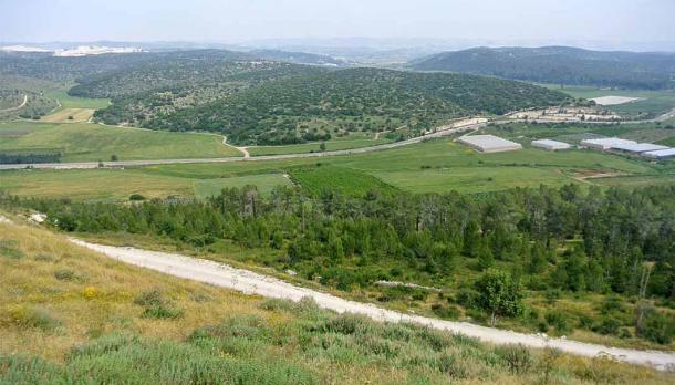 Valley of Elah viewed from the top of Tel Azekah, indicating the strategic location of the city (Wilson44691/CC0)
