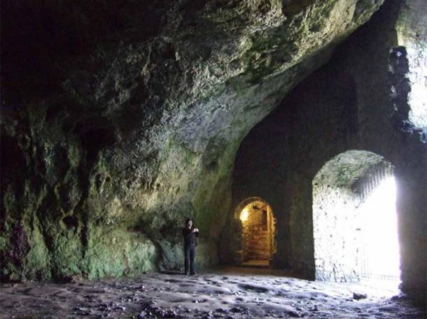 Caverna de Wogan debajo del castillo de Pembroke (ceridwen / CC BY-SA 2.0)