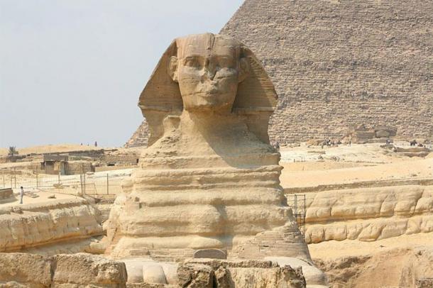A frontal view of the Great Sphinx of Giza. Notice the extreme weathering on the body that initially led researchers to question its assumed age and thus, Khafre’s true involvement in its construction has been thoroughly questioned since. (Diego Delso / CC BY-SA 3.0).