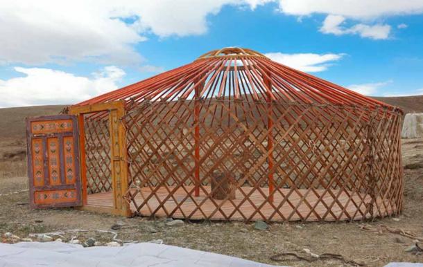 The internal latticework of a yurt is elegant in its simplicity (Alexandr Frolov / CC BY SA 4.0)