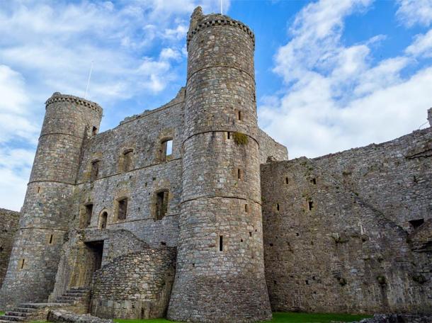The gatehouse of Harlech Castle. (hipproductions / Adobe Stock)