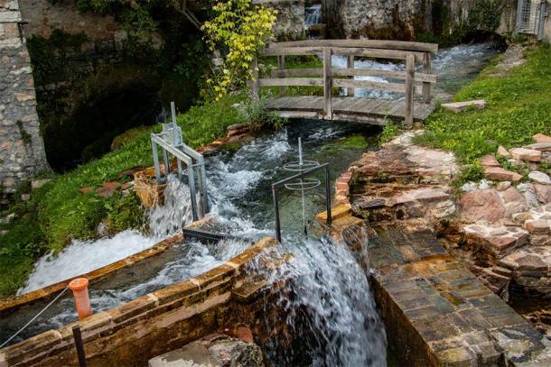 Stream network at Rasiglia. (roccia76 / Adobe Stock