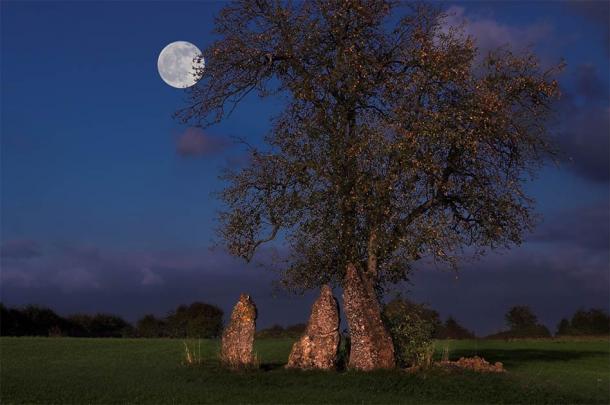 Menhirs d'Oppagne at night, Wéris (Anneke / Adobe Stock)