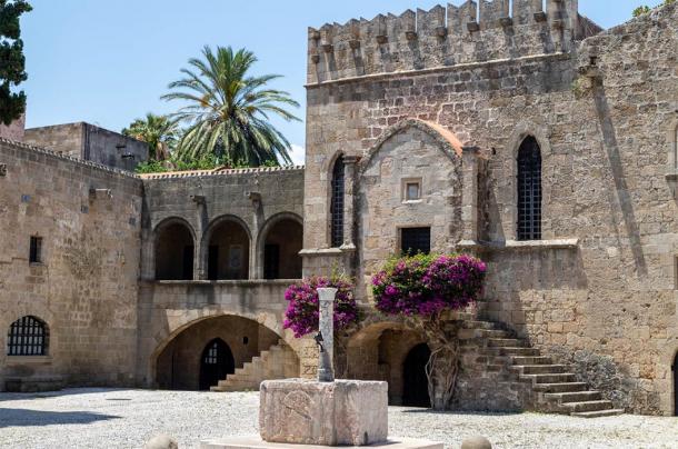 Knights street in the old town of Rhodes city (Reiner / Adobe Stock)