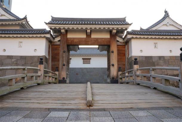 The impressive east gate of Sunpu Castle, southwest of Tokyo, Japan. (Monado / CC BY-SA 2.5)