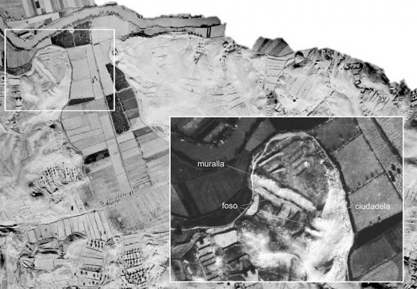 Image showing the wall (muralla), moat (foso), and citadel (ciudadela) at Cabezo Pequeño del Estaño. (Universidad de Alicante)