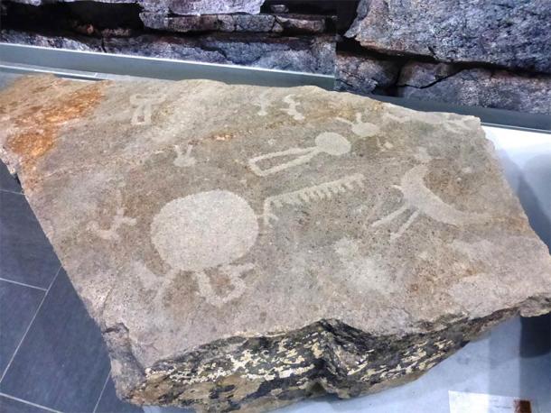 Stone Age petroglyphs found on Lake Onega, Republic of Karelia, Russia which were likely made by the ancestors of the elk teeth pendant makers. (Semenov.m7 / CC BY-SA 4.0)