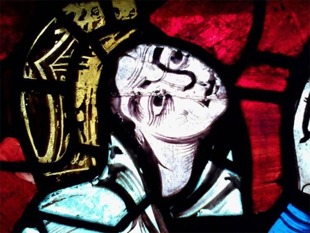 Detail of Eleanor of Aquitaine in the stained-glass window of Poitiers Cathedral. Source: Danielclauzier / CC BY-SA