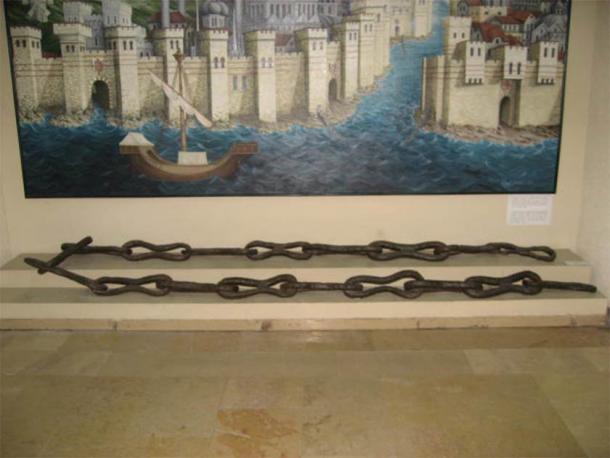 Konstantinopolis'in büyük zincirinin bir parçası hala varlığını sürdürüyor.  (Gryffindor / CC BY-SA 4.0)