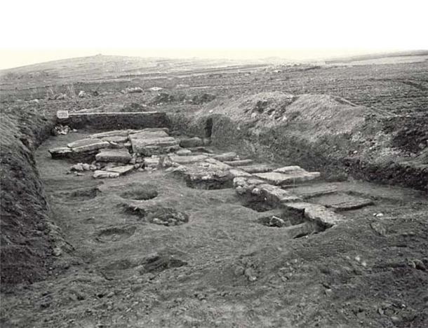 Bedini excavation (1975) of Mont’e Prama, Sardinia, Italy. (Public Domain)