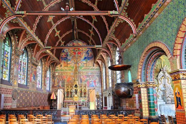 Interior of Basilica of the Holy Blood in Bruges, Belgium (Cezary Wojtkowski / Adobe Stock)
