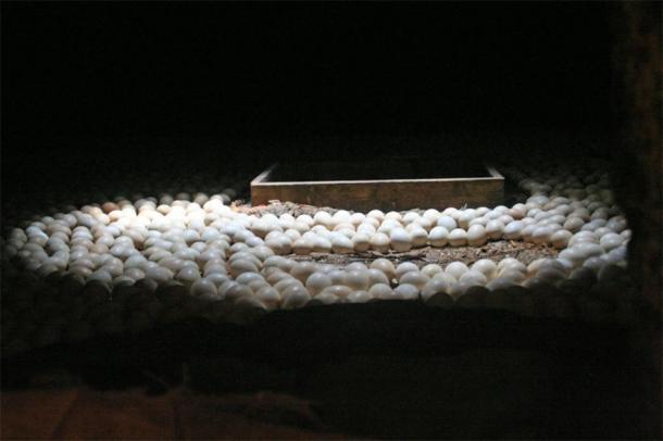 Egyptian egg ovens / incubators free up hens from having to warm their eggs. (Lenny Hoferwerf / Courtesy of Food And Agriculture Organization of the United Nations (2006) / Reproduced with permission)