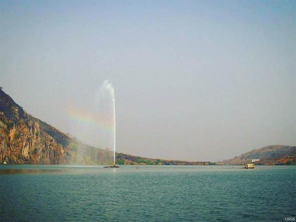 International scientists came to Lake Nyos to try to discover definitively what had happened. They ended up proposing a degassing network to control the emissions of carbon dioxide from the bottom of the crater lake. (United States Geological Survey / Public domain)
