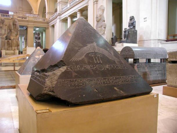 La Piedra Benben, que, en Egipto, es la piedra angular de la Gran Pirámide de Giza.  (Museo Egipcio / Dominio público)