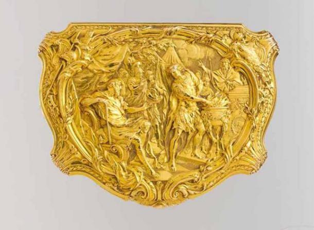 Box with scene depicting Roman hero Gaius Mucius Scaevola before the Etruscan king Lars Porsena (Public Domain)