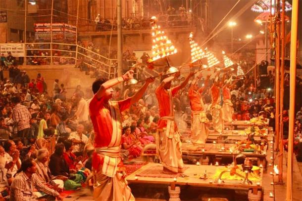 Ganga Aarti, Varanasi (CC BY-SA 4.0)