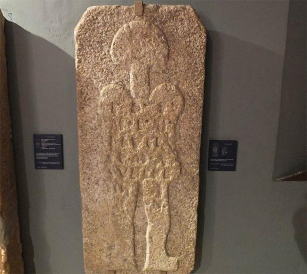 Some think the odd shape is reminiscent of a space suit. (Alberto del Barrio Herrero / CC BY-SA 2.0)