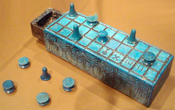 Faience senet board and playing pieces inscribed with the name of Amunhotep III. Reportedly from Thebes, and possibly from his tomb. (Keith Schengili-Roberts / GNU Free Documentation License )