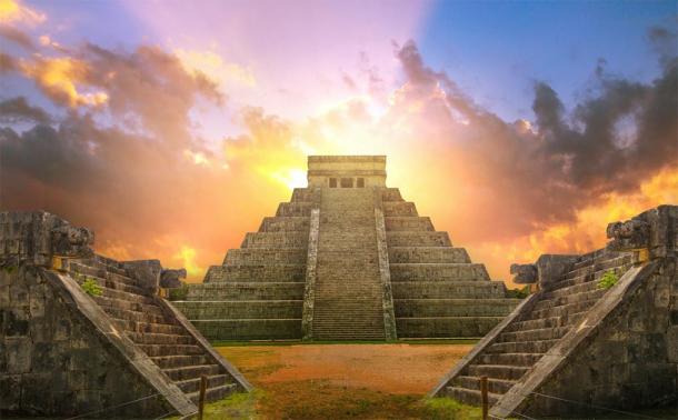 The Maya pyramids (El Castillo center) at the site of Chichén Itzá. (IRStone / Adobe stock)
