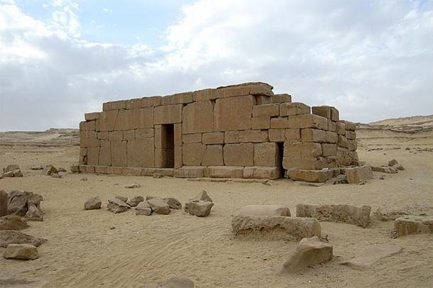 Temple using polygonal masonry technique. Qasr el-Sagha, el-Fayyum, Libyan desert, Egypt. (CC BY-SA 3.0)