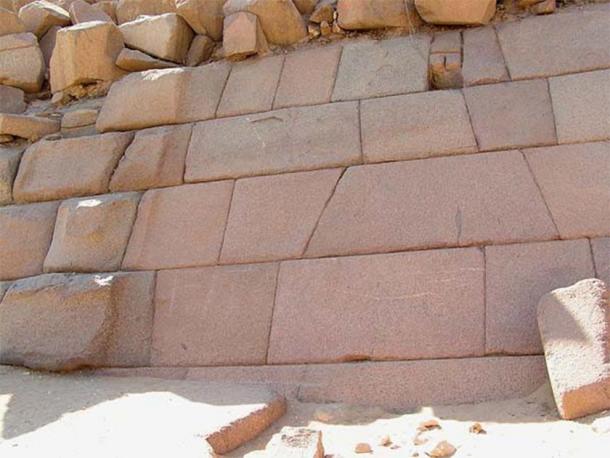 Category 4 Cyclopean wall at G3 , Egypt (Lee Anderson / grahamhancock.com)