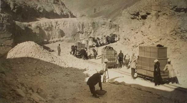 Tomb treasures were packed in wooden crates and transported from the tomb to the banks of the Nile for transportation to Cairo by boat. (Public Domain)