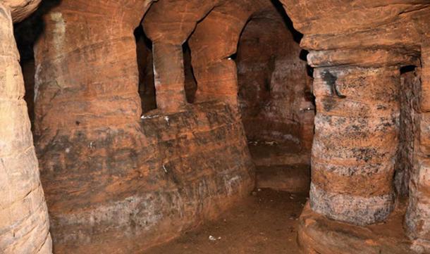 Photo inside the Caynton Caves.