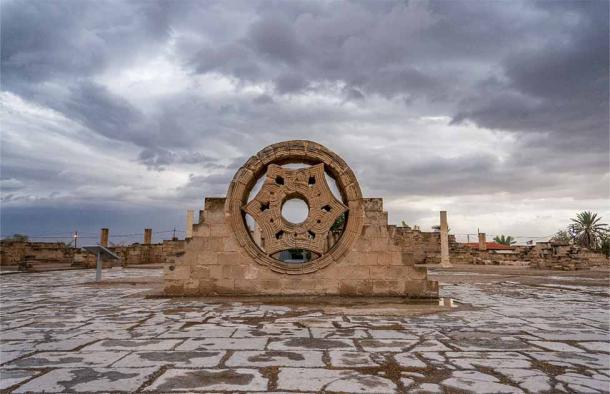 An intricately carved stone rosette on the Hisham’s Palace site (Petr / Adobe Stock)