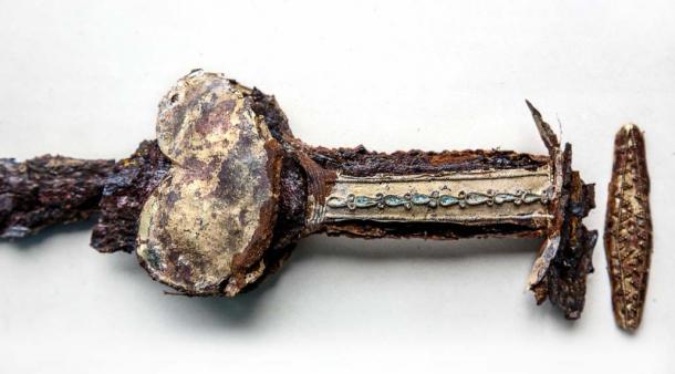 The leaf-ribbed grip, cross-guard of the Scythian short sword. (Mamai Gora / Facebook)