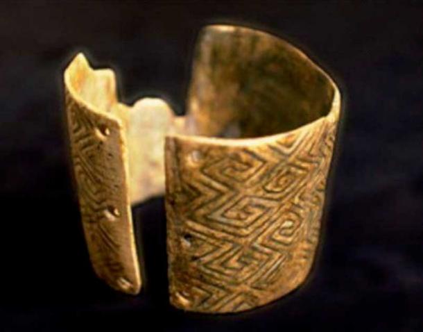 Swastika-loke pattern on a mammoth bone bracelet from Mizyn. (Encyclopedia of Ukraine)